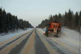 После обильных снегопадов дорожные службы круглосуточно чистят снег. Надо отдать им должное, все основные дороги к нашему приезду были уже почищены и со снегом у нас проблем пока нет.