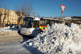 Вышли из завода в город и вот – автобус! (Да, если вы не заметили, у нас тут зима, Сибирь, по улицам запросто ходят медведи и деды Морозы (шутка)).