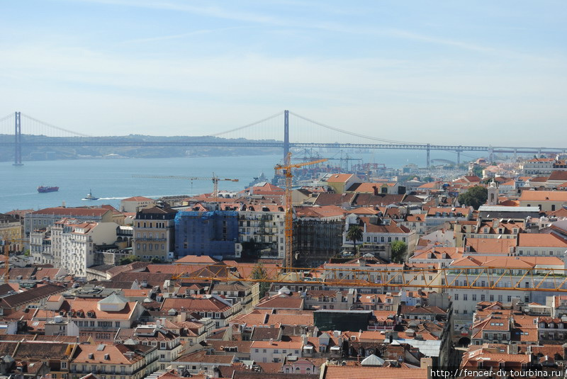 Еще одна достопримечательность Лиссабона — вантовый мост 27 Апреля через Тежу. Лиссабон, Португалия