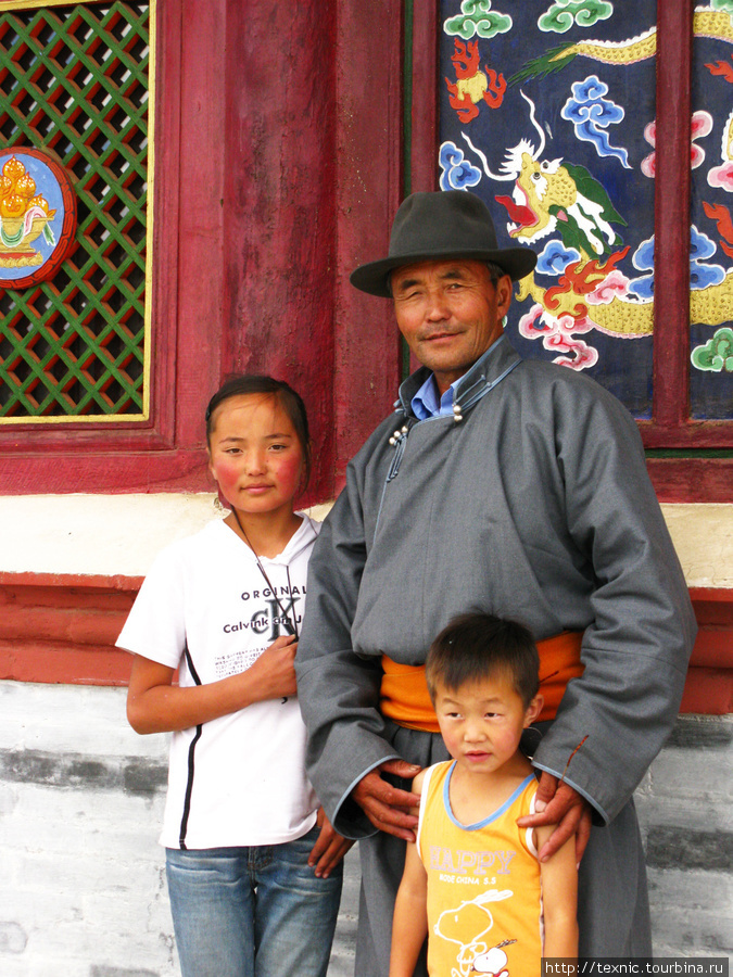 Очень понравилась семья, попросил сфотографировать Каракорум, Монголия
