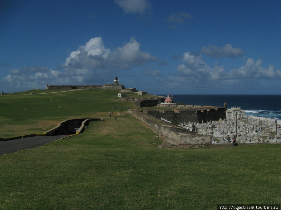 Старая крепость и кладбище с видом на Карибы Сан-Хуан, Пуэрто-Рико