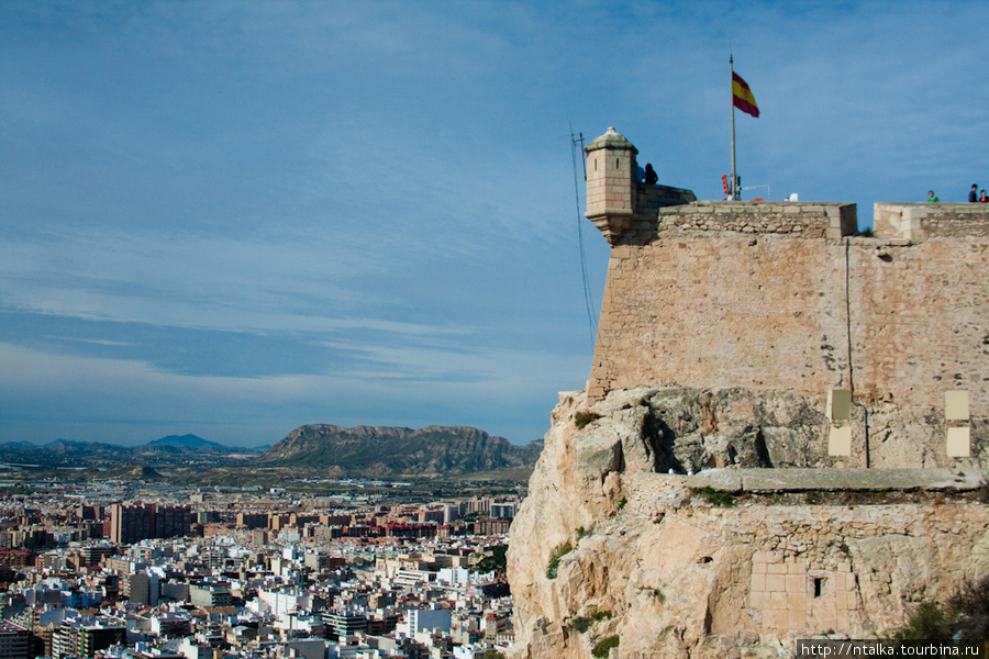 Крепость и набережная в Аликанте Аликанте, Испания