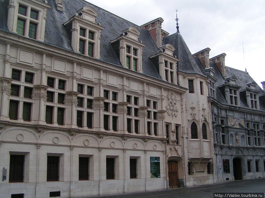 Вычурное здание Гренобль, Франция