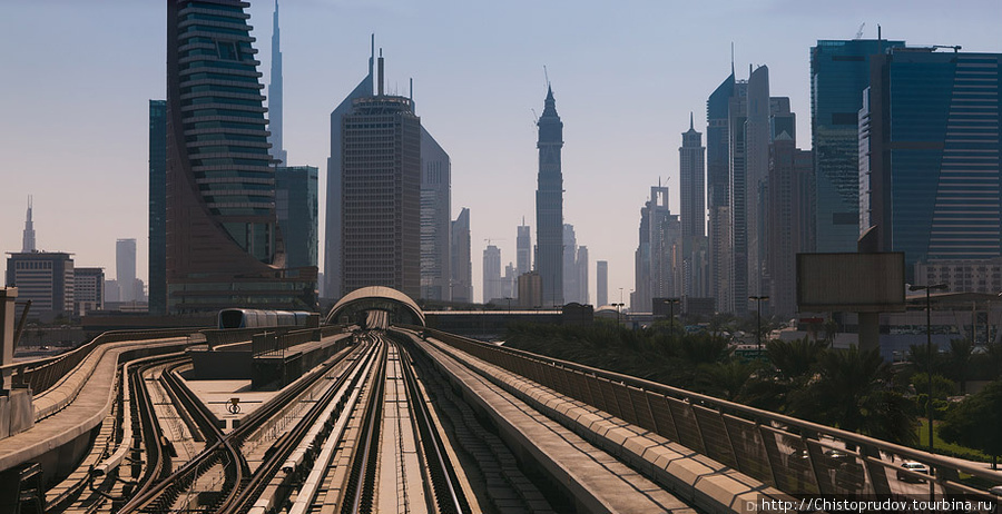 Ожидается, что услугами метро на первом этапе будут пользоваться не менее 30% жителей города. Дубай, ОАЭ