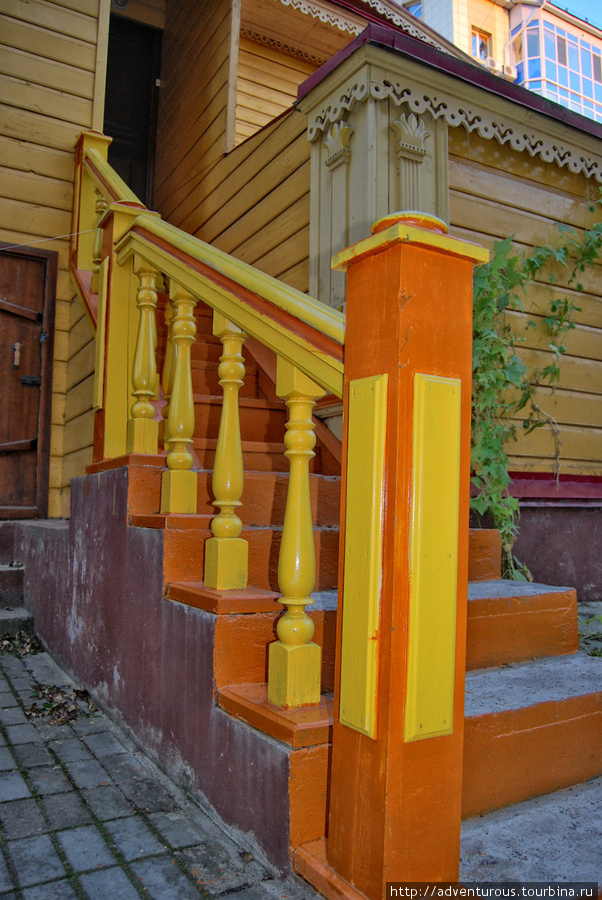 Обычная лестница обычного частного дома. Томск, Россия