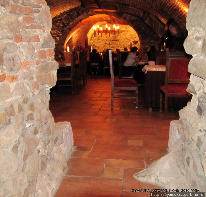 Дегустационный зал закарпатских вин находится в подземелье. Ужгород, Украина
