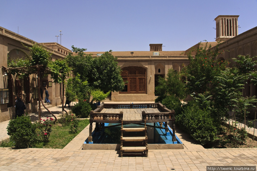 Внутри традиционного дома Йезд, Иран