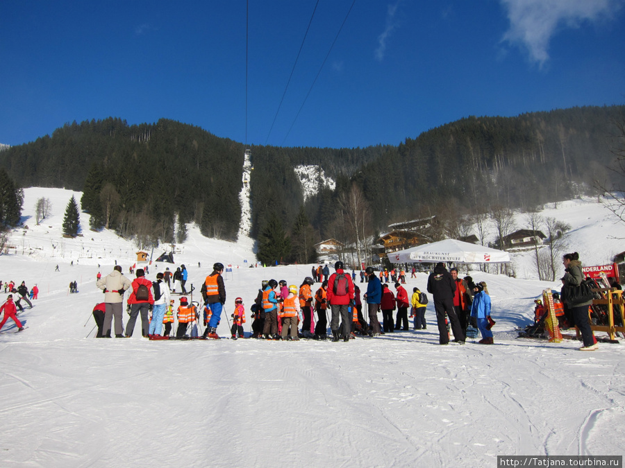 здесь учат детишек азам горнолыжного катания Цель-ам-Зее, Австрия