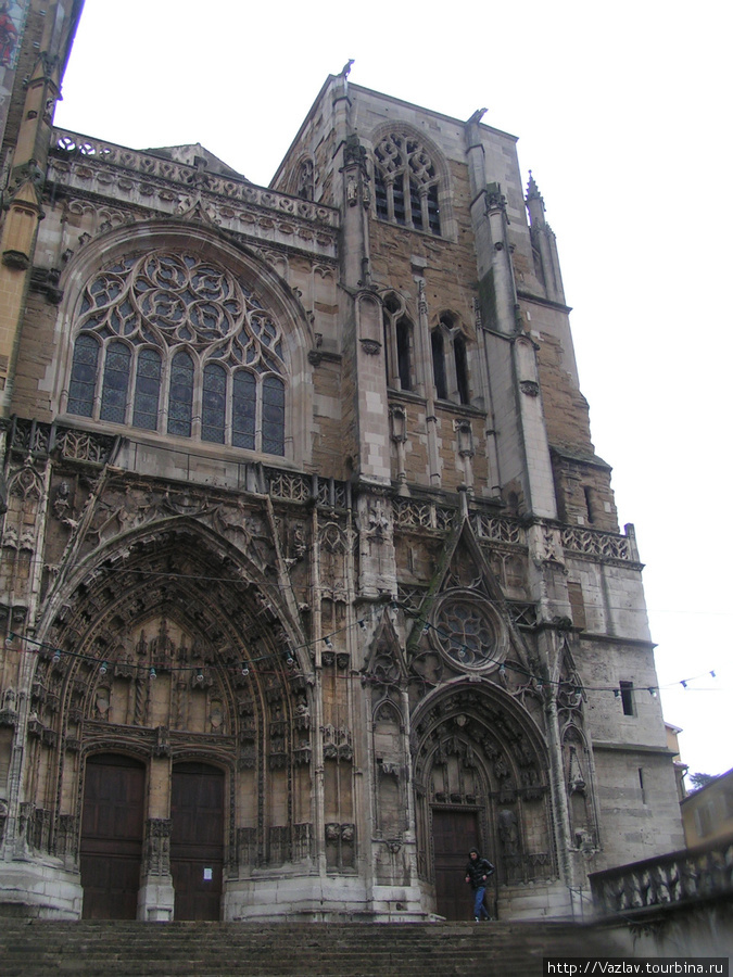 Парадный фасад собора Вьенн, Франция