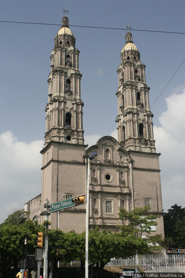 Кафедральный собор Вилья-Эрмосы, фактически картинка города Вильяэрмоса, Мексика