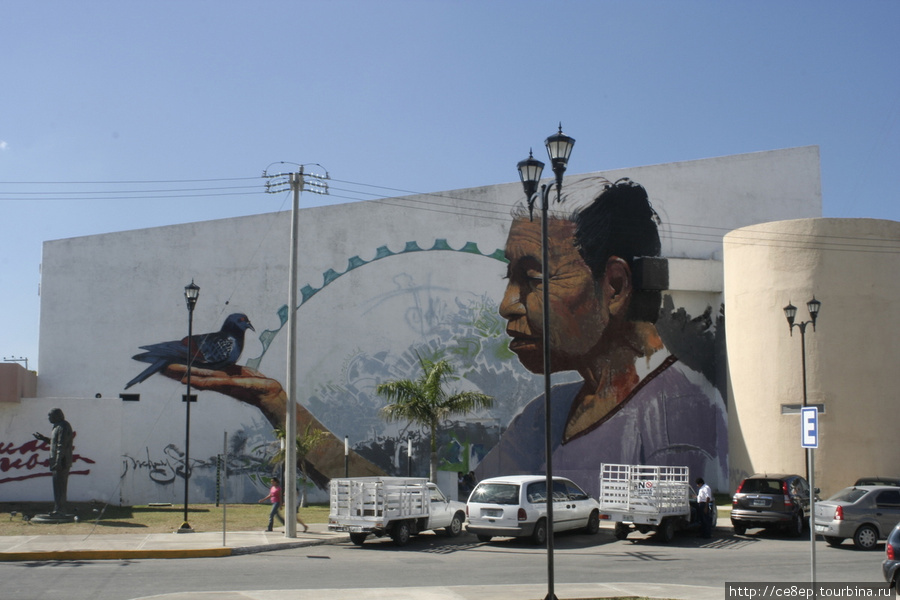 Графити на пустых стенах отражают национальный колорит и радуют Кампече, Мексика