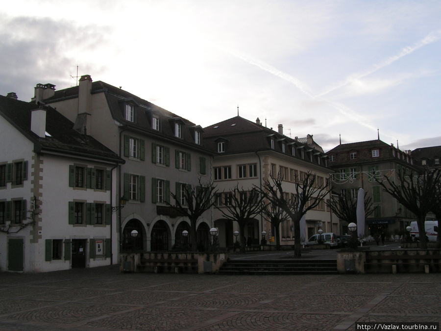 Центральная площадь Ньон, Швейцария