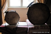 Бубен. В народных инструментальных ансамблях широко применяется бубен большой с медной тарелкой. Состоит он из деревянного или жестяного обруча, диаметром до 1м. и шириной 30-36см, с двух сторон которого натянута кожа.