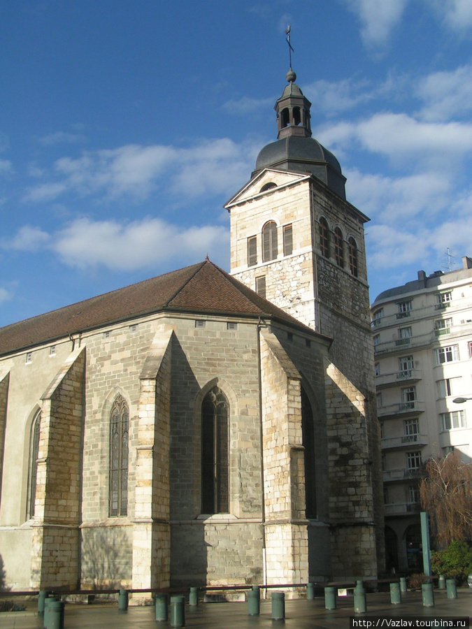 Вид на церковь Анси, Франция