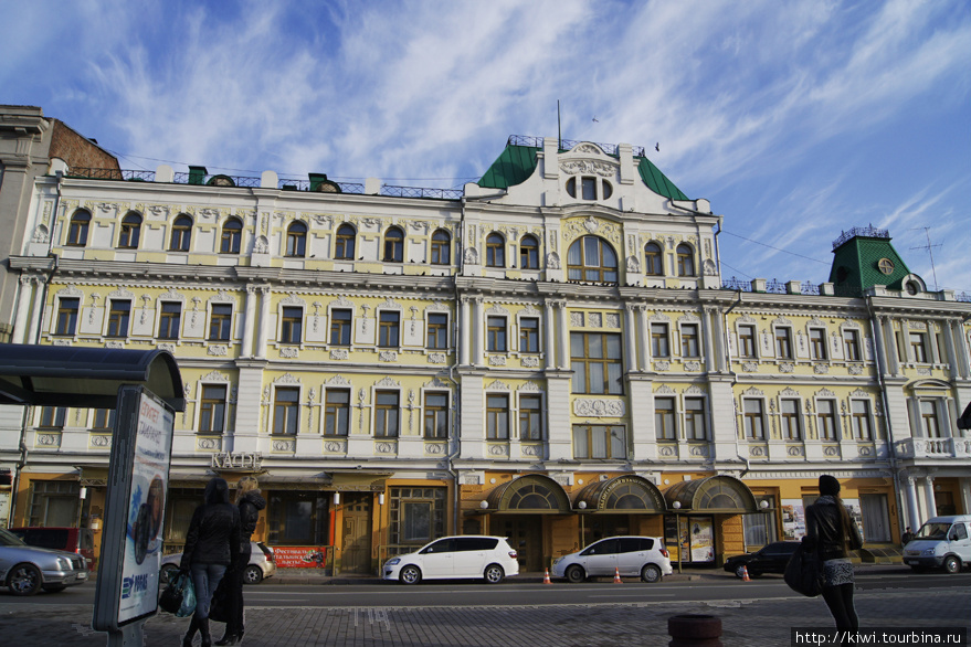 В этом здании, спроектированным архитектором Хвориновым, сейчас находится зал органной музыки Омск, Россия