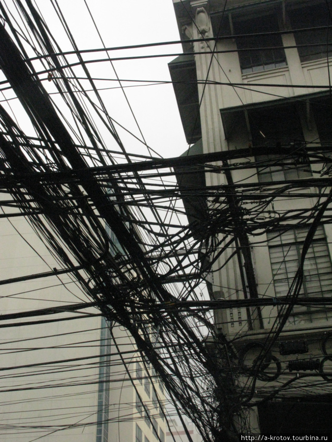 Очень много электрических проводов Манила, Филиппины