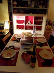 ужин, приготовленный нам нашими хостерами в Брюсселе (Натан и Клэр)