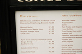 Цены на десерты/напитки в маленьком кафе в парке.