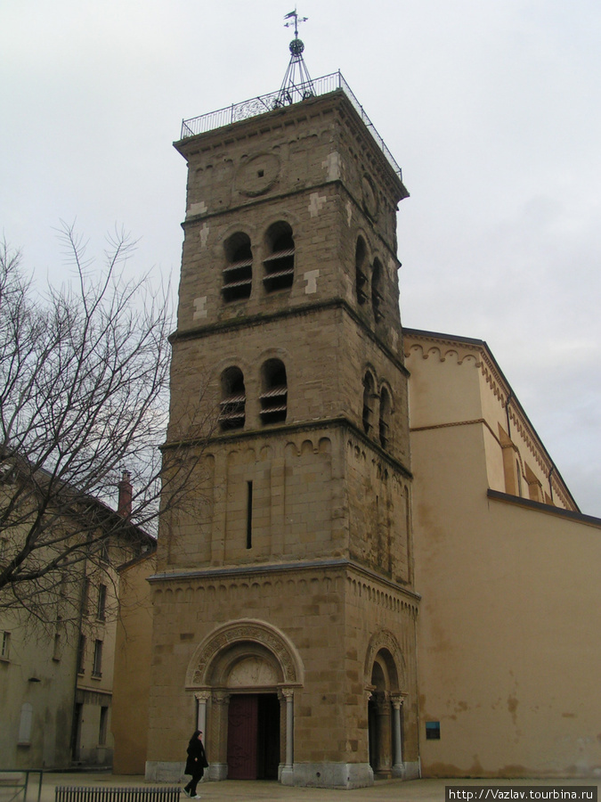 Церковная колокольня Валанс, Франция