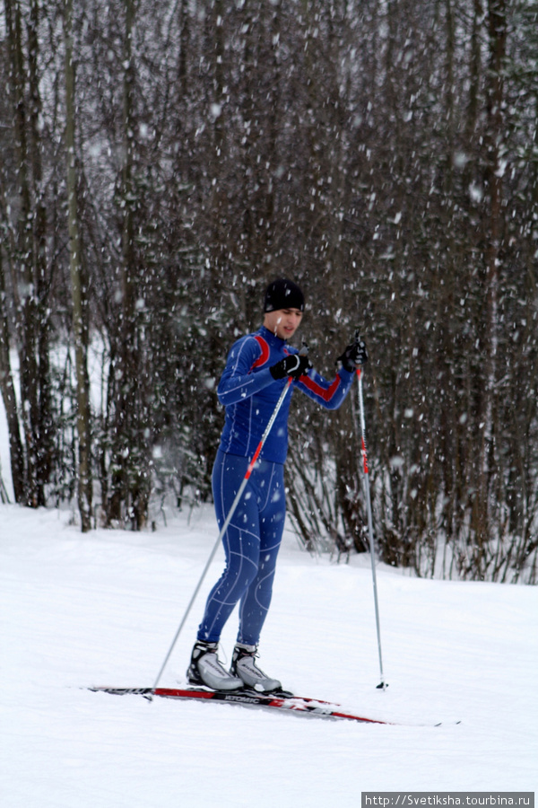 Лыжник в парке За Саймой Сургут, Россия
