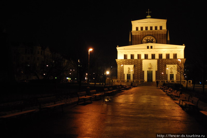 Церковь Пресвятого Сердца Господня ночью Прага, Чехия