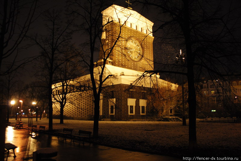 Церковь Пресвятого Сердца Господня ночью Прага, Чехия