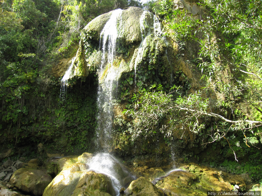 Водопад Сальтон на реке Манантьялес