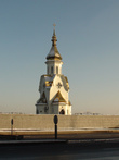 Храм Николы на водах. Довольно молодая церковь является уникальной постройкой — это единственный храм в Киеве, построенный на воде.