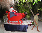 Санта Клаус он и на Мальдивах Санта Клаус