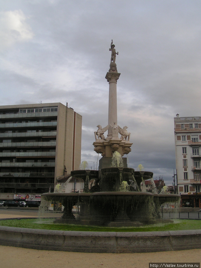 Монументальный фонтан / Fontaine Monumentale
