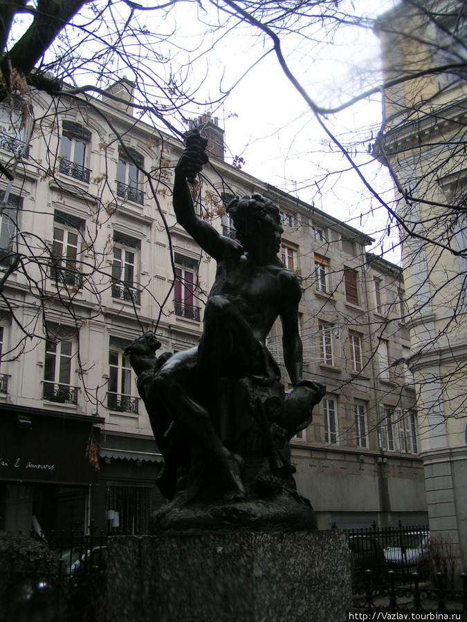Памятник в сквере Сент-Этьен, Франция