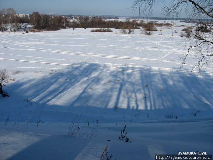 Рисунки на снегу... Вид с обрыва. Шуя, Россия