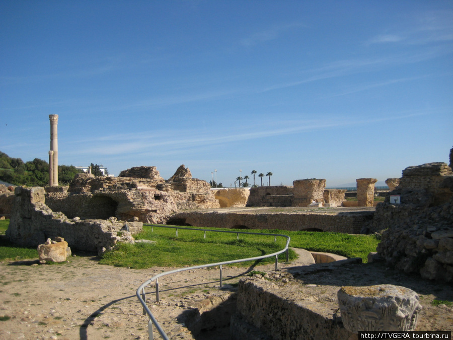 Карфаген — хоть и разрушенный римлянами,но охраняемый ЮНЕСКО. Тунис