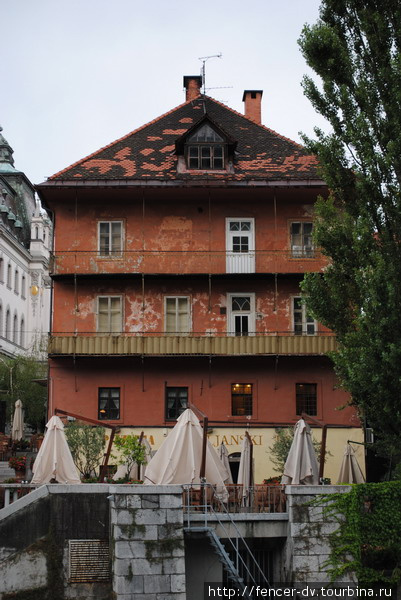 Бывают и такие дома, но очень редко Любляна, Словения