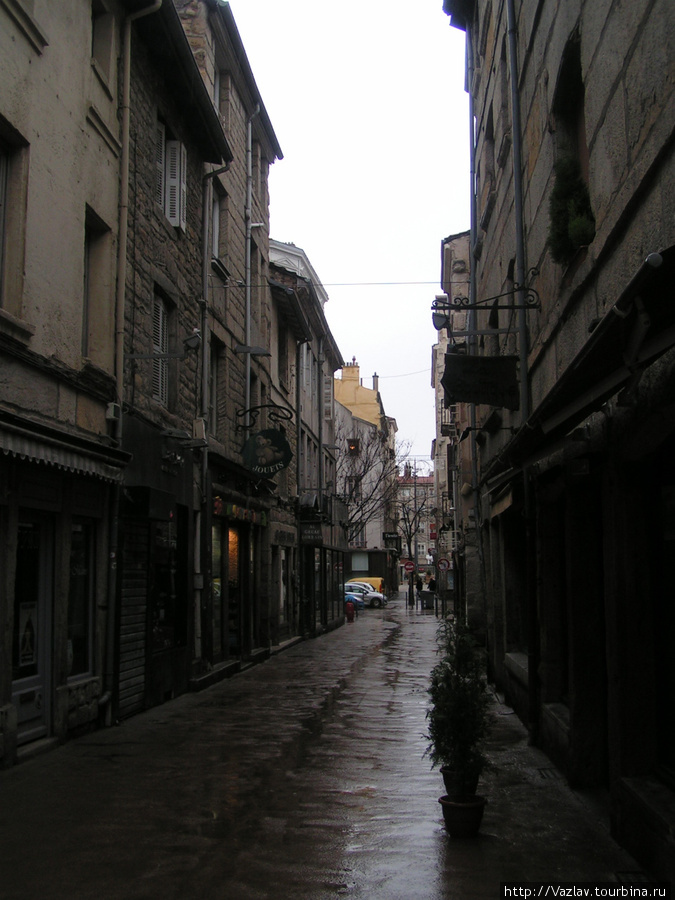Дождь смывает все следы Сент-Этьен, Франция