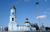 По пути в Абрамцево открылся вид на великолепный православный храм, гармонировавший с небом!