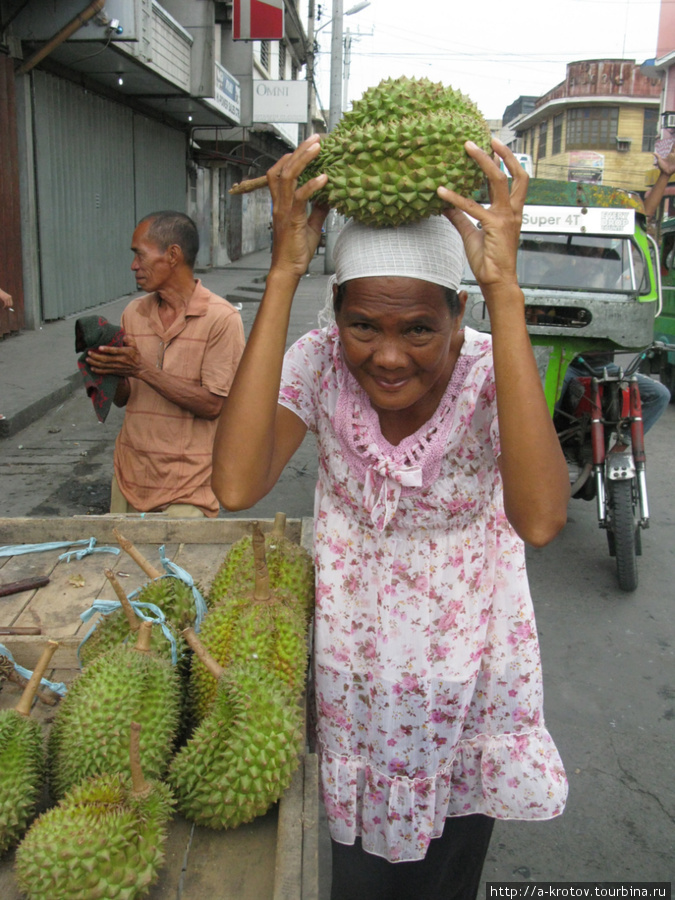 Продавщица дурианов Котабато, Филиппины