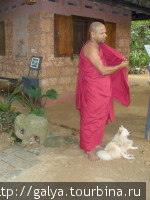 Монах из срседнего монастыря в Бентоте (рассказ позже) Бентота, Шри-Ланка
