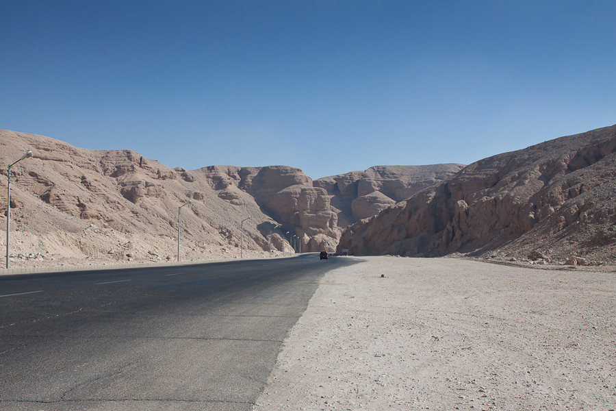 По дороге к Долине цариц Луксор, Египет