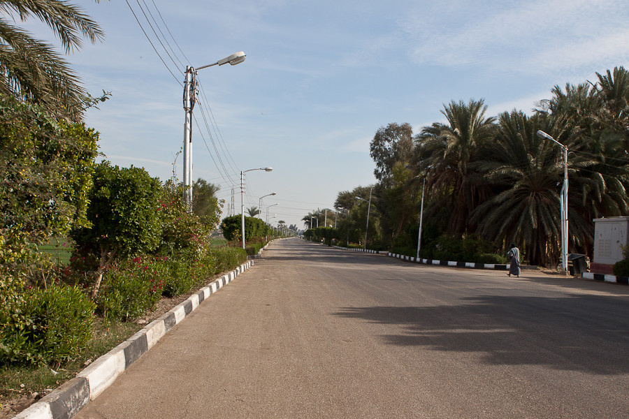 Дорога в Городу Мертвых Луксор, Египет