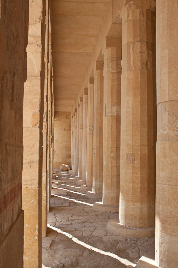 Колоннада Луксор, Египет