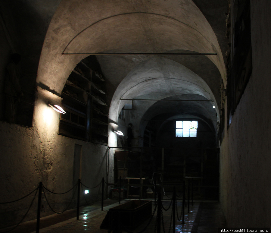 Спустившись в мрачное подземелье, вы оказываетесь в мрачном царстве мертвых... Палермо, Италия
