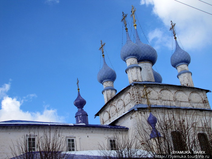 Купола церкви. Палех, Россия