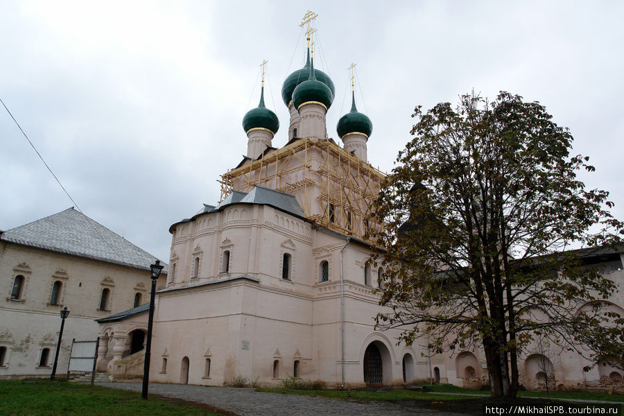 Церковь Иоана Богослова, 1683 г., использовалась как домовая церковь при Красных палатах. Ростов, Россия