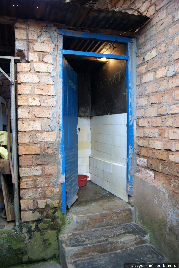 здесь душ Энтеббе, Уганда