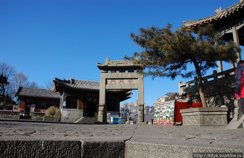 Средние Ворота Неба Тайшань, Китай