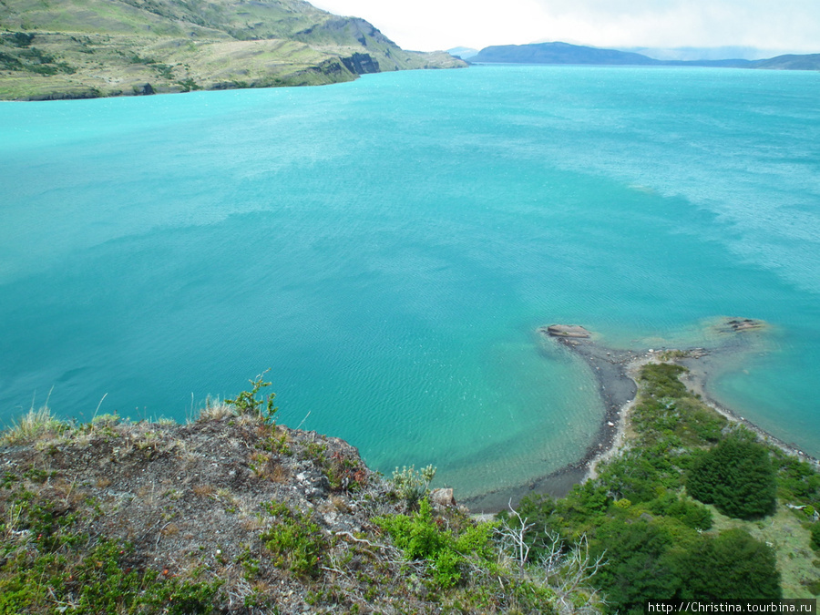 Вот он этот бирюзовый цвет! Кажется, сейчас искупаешься ;-) Сколько градусов вода, как думаете? Национальный парк Торрес-дель-Пайне, Чили
