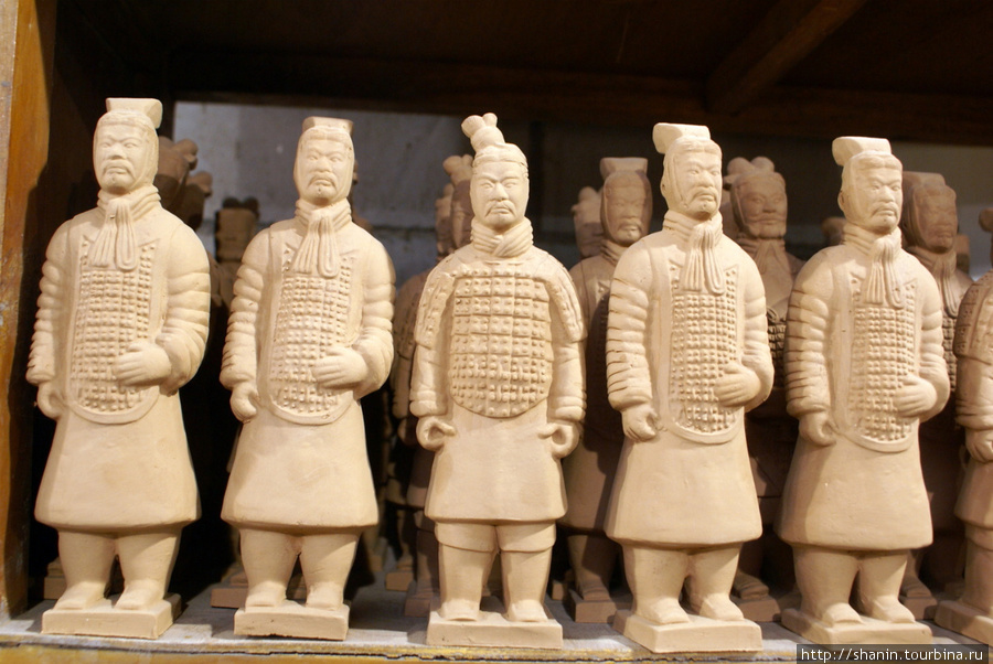 Глиняные воины на полке Сиань, Китай