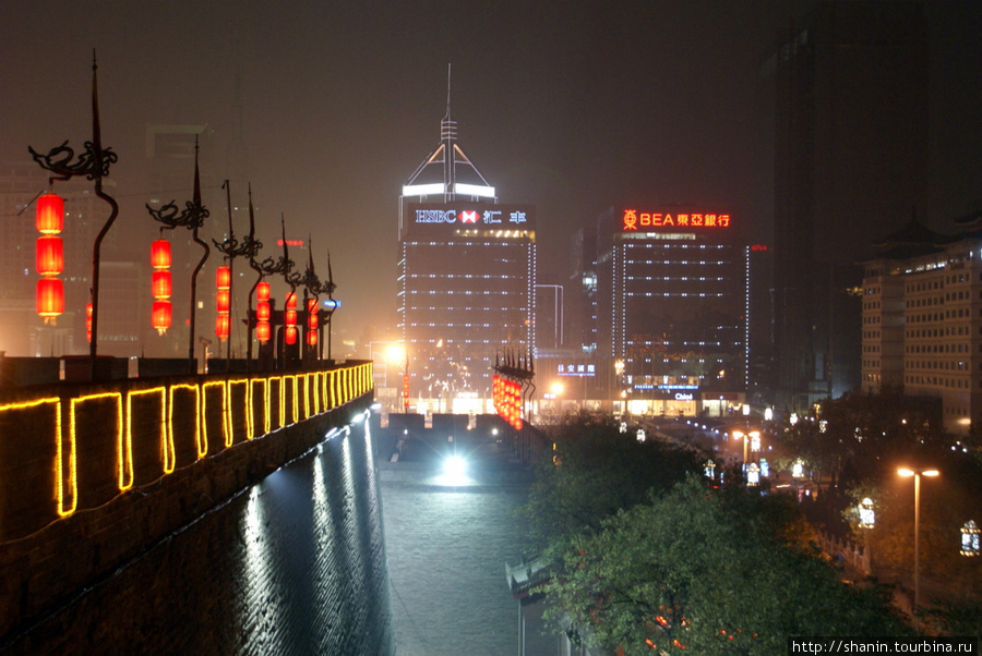 Вид с городской стены в Сиане Сиань, Китай