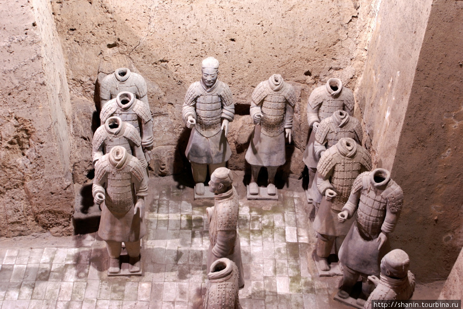 Статуи без голов Сиань, Китай